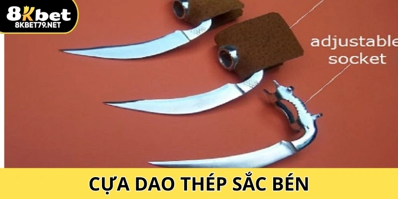 Cựa dao thép sắc bén, mạnh mẽ nhưng đòi hỏi bảo dưỡng kỹ lưỡng để bền bỉ